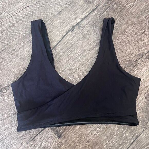 Fabletics Low Impact Crossover Sports Bra Medium - Picture 7 of 8